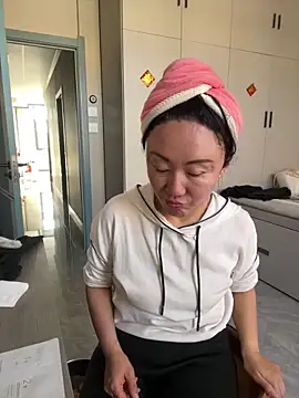 Snapshot of xiaomei-11 chatting on 11/16/25, 02:50 xiaomei-11 online show from 11/16/25, 02:50