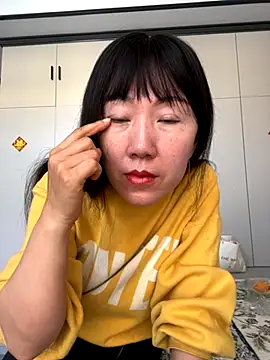 Snapshot of xiaomei-11 chatting on 11/17/25, 01:33 xiaomei-11 online show from 11/17/25, 01:33