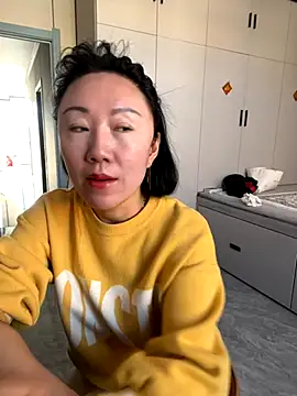 Snapshot of xiaomei-11 chatting on 11/18/25, 01:33 xiaomei-11 online show from 11/18/25, 01:33