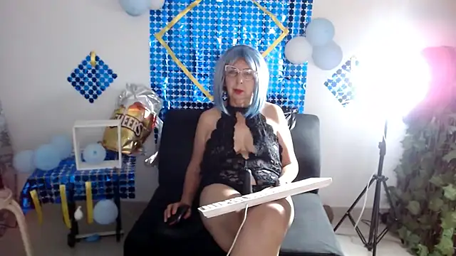 Snapshot of ruth_blue21 chatting on 10/13/25, 10:32 ruth blue21 online show from 10/13/25, 10:32