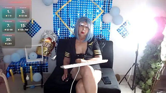 Snapshot of ruth_blue21 chatting on 10/14/25, 10:38 ruth blue21 online show from 10/14/25, 10:38