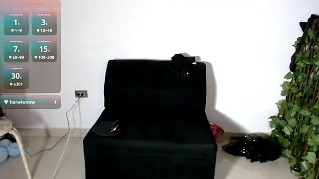 Snapshot of ruth_blue21 chatting on 10/27/25, 04:27 ruth blue21 online show from 10/27/25, 04:27