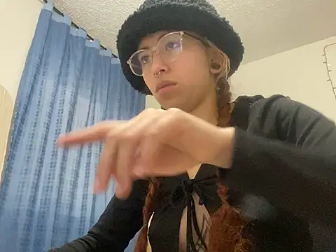 Snapshot of Sallem_Pink chatting on 10/03/25, 12:24 Sallem Pink online show from 10/03/25, 12:24