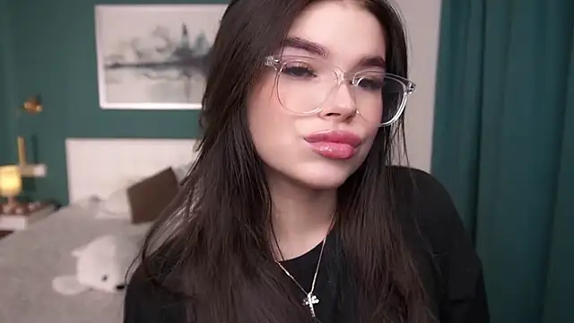 Snapshot of HollisHearl chatting on 09/21/25, 07:10 HollisHearl online show from 09/21/25, 07:10