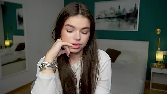 Snapshot of HollisHearl chatting on 10/08/25, 07:28 HollisHearl online show from 10/08/25, 07:28