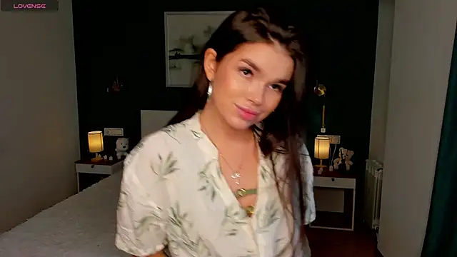 Snapshot of HollisHearl chatting on 10/18/25, 07:20 HollisHearl online show from 10/18/25, 07:20