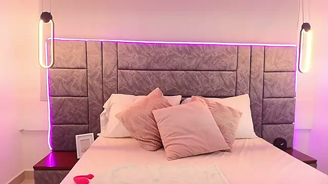 abril  lee   online show from 11/15/25, 11:29