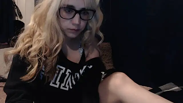 Snapshot of RubySmoke chatting on 09/24/25, 10:18 RubySmoke online show from 09/24/25, 10:18