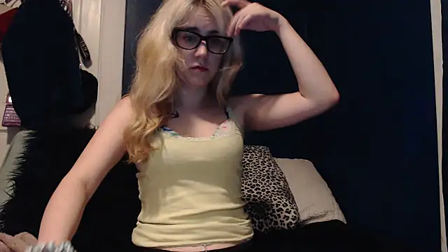 Snapshot of RubySmoke chatting on 09/27/25, 04:39 RubySmoke online show from 09/27/25, 04:39