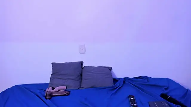 Snapshot of Renata_reyes11 chatting on 10/19/25, 04:02 Renata reyes11 online show from 10/19/25, 04:02