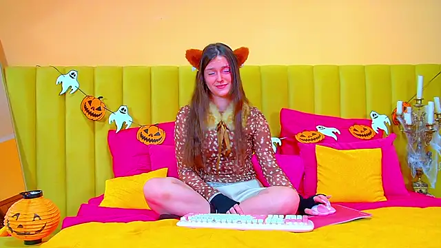 JessicaJewells online show from 10/28/25, 06:50