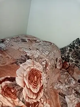 Queen-15 online show from 10/18/25, 01:19