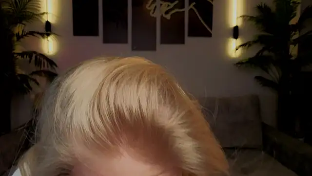 Snapshot of emilyshepar_d chatting on 10/17/25, 02:04 emilyshepar d online show from 10/17/25, 02:04