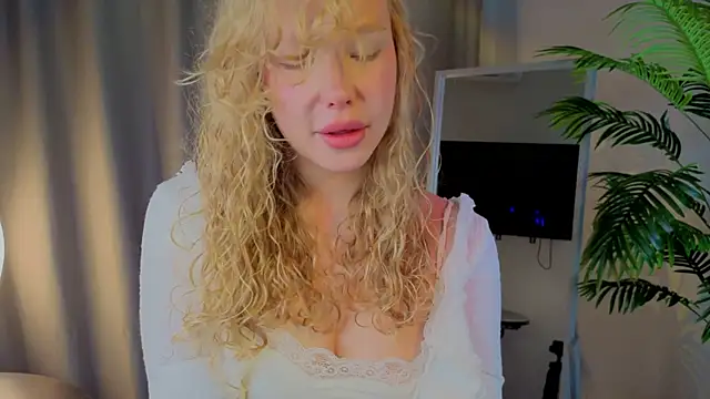 Snapshot of emilyshepar_d chatting on 10/27/25, 02:37 emilyshepar d online show from 10/27/25, 02:37