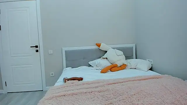 Snapshot of yuna_loon chatting on 10/24/25, 02:13 yuna loon online show from 10/24/25, 02:13