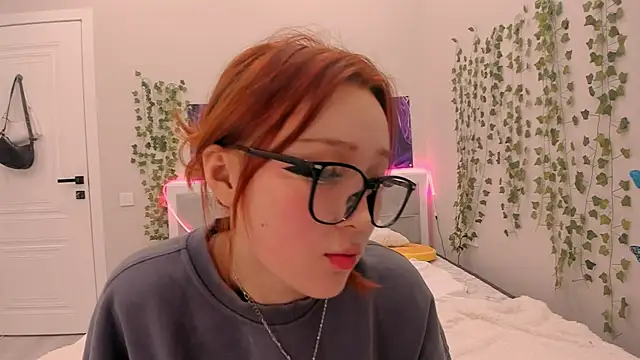 Snapshot of yuna_loon chatting on 11/18/25, 03:49 yuna loon online show from 11/18/25, 03:49