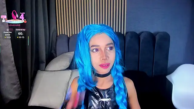 Snapshot of Gina_77 chatting on 09/18/25, 02:08 Gina 77 online show from 09/18/25, 02:08