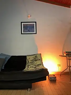 Snapshot of AlekBlake_ chatting on 10/20/25, 02:23 AlekBlake online show from 10/20/25, 02:23