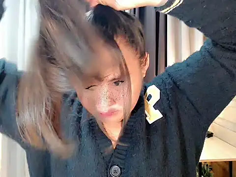 Snapshot of ursexy_ceciliaxx chatting on 09/11/25, 05:46 ursexy ceciliaxx online show from 09/11/25, 05:46