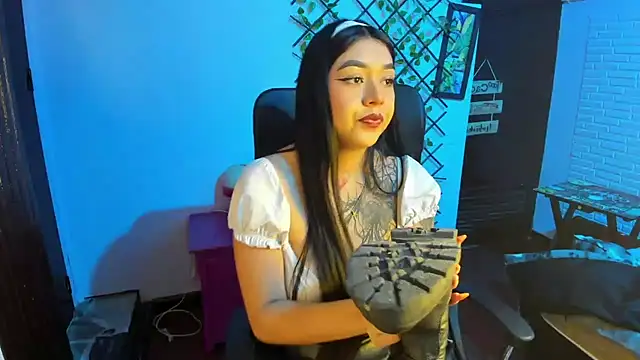 Snapshot of Keyla_Cutte chatting on 10/17/25, 02:48 Keyla Cutte online show from 10/17/25, 02:48