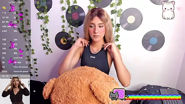 Snapshot of Amy_Moonlight chatting on 10/02/25, 10:06 Amy Moonlight online show from 10/02/25, 10:06