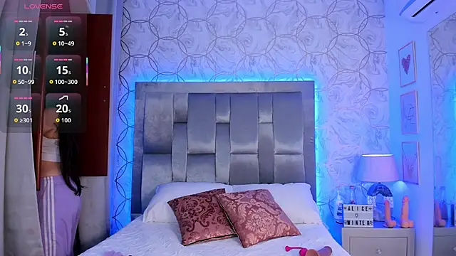 Snapshot of AlliceWinter chatting on 10/13/25, 11:10 AlliceWinter online show from 10/13/25, 11:10