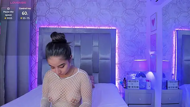 Snapshot of AlliceWinter chatting on 11/07/25, 11:43 AlliceWinter online show from 11/07/25, 11:43