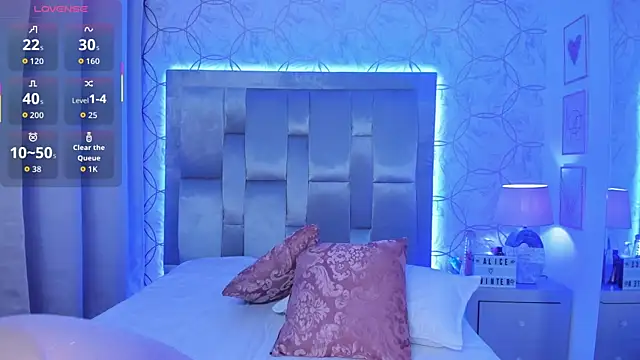 Snapshot of AlliceWinter chatting on 11/08/25, 11:21 AlliceWinter online show from 11/08/25, 11:21