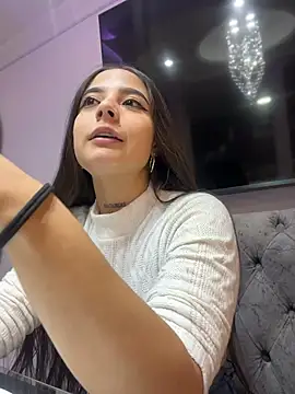 Snapshot of AlliceWinter chatting on 11/12/25, 01:22 AlliceWinter online show from 11/12/25, 01:22