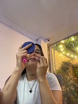 Snapshot of AlliceWinter chatting on 11/19/25, 01:22 AlliceWinter online show from 11/19/25, 01:22