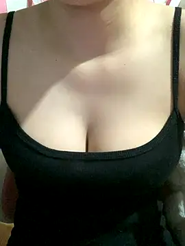 Snapshot of Linhtruong_ chatting on 09/28/25, 12:10 Linhtruong online show from 09/28/25, 12:10