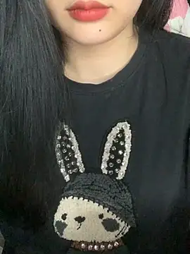 Snapshot of Linhtruong_ chatting on 11/05/25, 04:12 Linhtruong online show from 11/05/25, 04:12