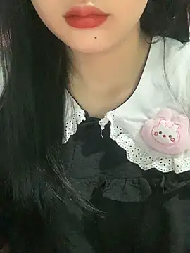 Snapshot of Linhtruong_ chatting on 11/17/25, 12:49 Linhtruong online show from 11/17/25, 12:49