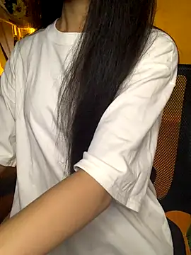 Snapshot of Nhinhi18 chatting on 10/08/25, 03:31 Nhinhi18 online show from 10/08/25, 03:31