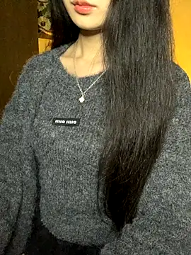 Snapshot of Nhinhi18 chatting on 11/19/25, 03:45 Nhinhi18 online show from 11/19/25, 03:45