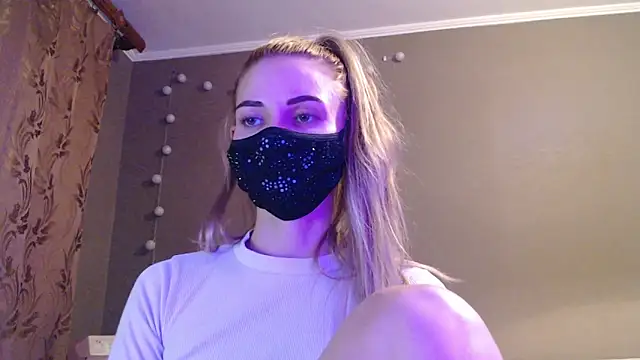 Snapshot of Iris_lave chatting on 09/15/25, 04:18 Iris lave online show from 09/15/25, 04:18