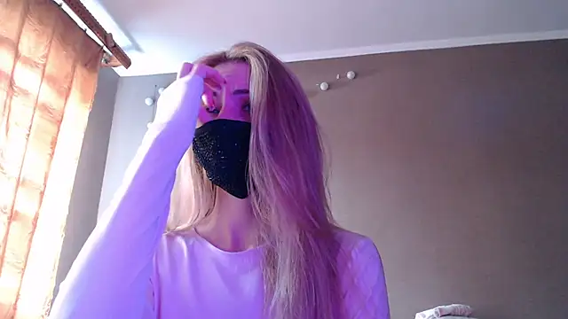 Snapshot of Iris_lave chatting on 09/18/25, 10:28 Iris lave online show from 09/18/25, 10:28
