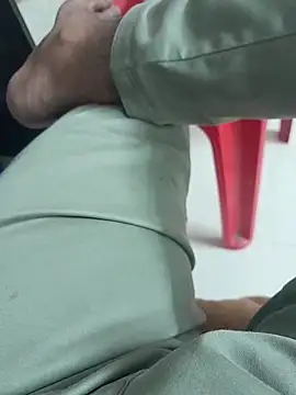 Snapshot of hackyourpussy@xh chatting on 10/24/25, 02:24 hackyourpussyxh online show from 10/24/25, 02:24