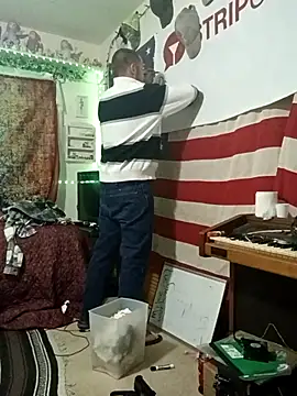 Snapshot of Daddylongleg690 chatting on 11/28/25, 08:39 Daddylongleg690 online show from 11/28/25, 08:39