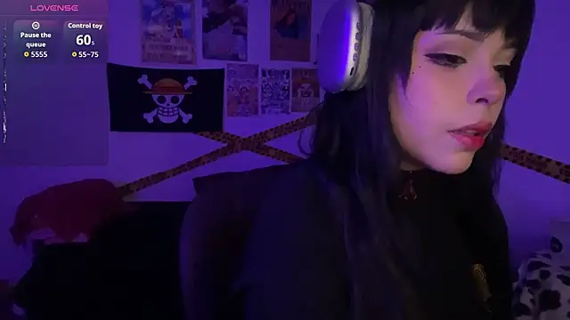 Snapshot of PixelKitty_ chatting on 11/22/25, 11:04 PixelKitty online show from 11/22/25, 11:04