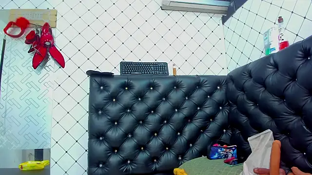 Snapshot of EMMA_SANTANA chatting on 10/11/25, 07:45 EMMA SANTANA online show from 10/11/25, 07:45