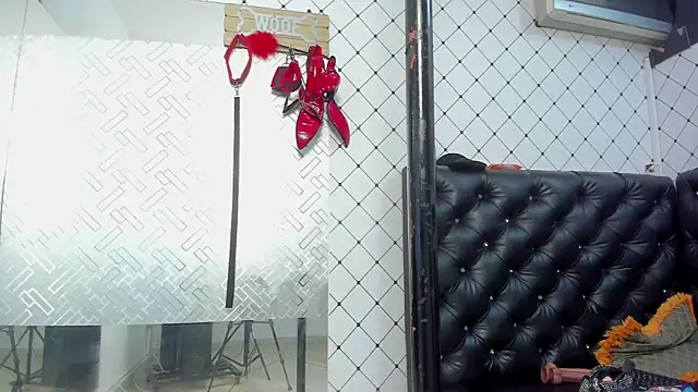 Snapshot of EMMA_SANTANA chatting on 10/23/25, 07:23 EMMA SANTANA online show from 10/23/25, 07:23