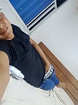 Snapshot of DeivanR_6 chatting on 10/26/25, 01:00 DeivanR 6 online show from 10/26/25, 01:00