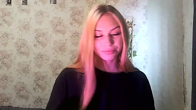Snapshot of ClaireLaSweet chatting on 10/14/25, 03:07 ClaireLaSweet online show from 10/14/25, 03:07