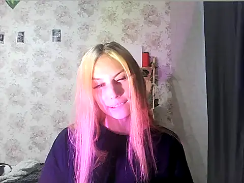 Snapshot of ClaireLaSweet chatting on 10/16/25, 03:18 ClaireLaSweet online show from 10/16/25, 03:18