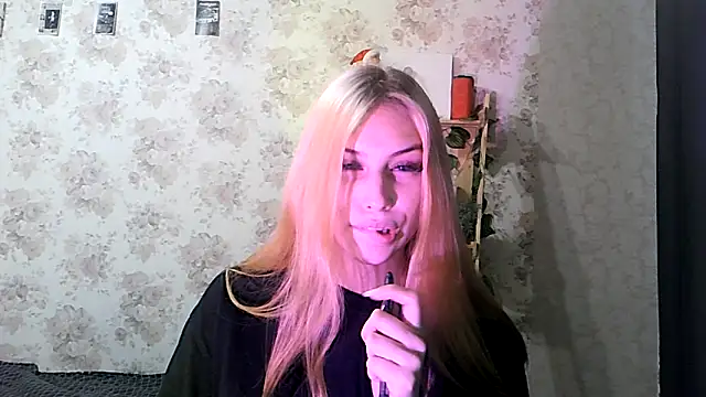 Snapshot of ClaireLaSweet chatting on 10/21/25, 06:25 ClaireLaSweet online show from 10/21/25, 06:25