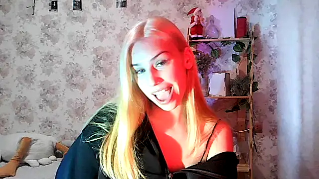 Snapshot of ClaireLaSweet chatting on 11/12/25, 01:39 ClaireLaSweet online show from 11/12/25, 01:39