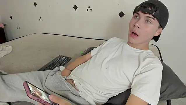 crushnier1 online show from 10/21/25, 08:42