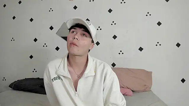 crushnier1 online show from 10/23/25, 05:55