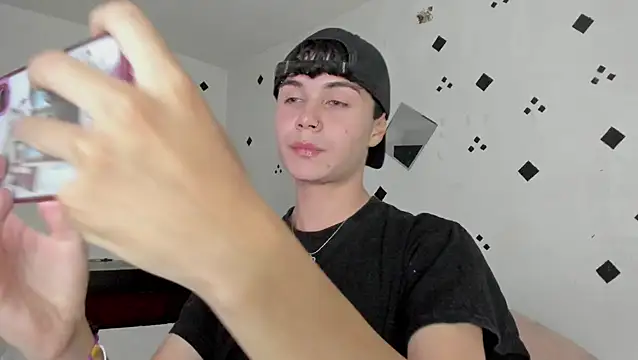 crushnier1 online show from 10/28/25, 05:59